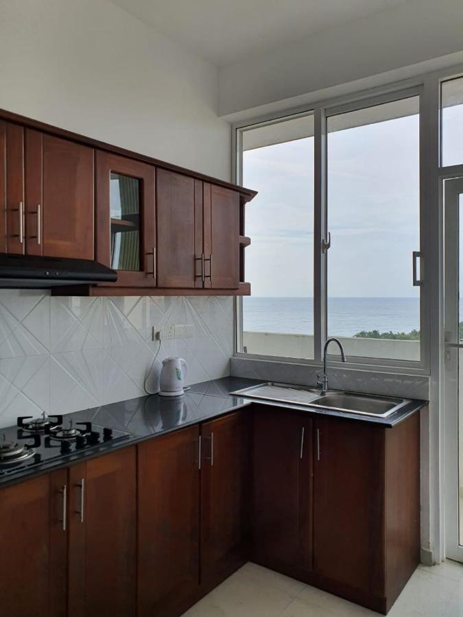 New 2 Bedroom Apartment, 100M Away From The Beach Dehiwala-Mount Lavinia ภายนอก รูปภาพ
