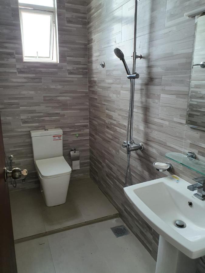 New 2 Bedroom Apartment, 100M Away From The Beach Dehiwala-Mount Lavinia ภายนอก รูปภาพ