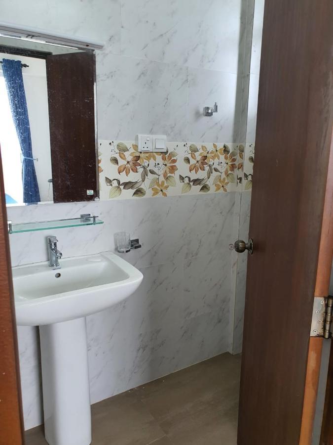 New 2 Bedroom Apartment, 100M Away From The Beach Dehiwala-Mount Lavinia ภายนอก รูปภาพ