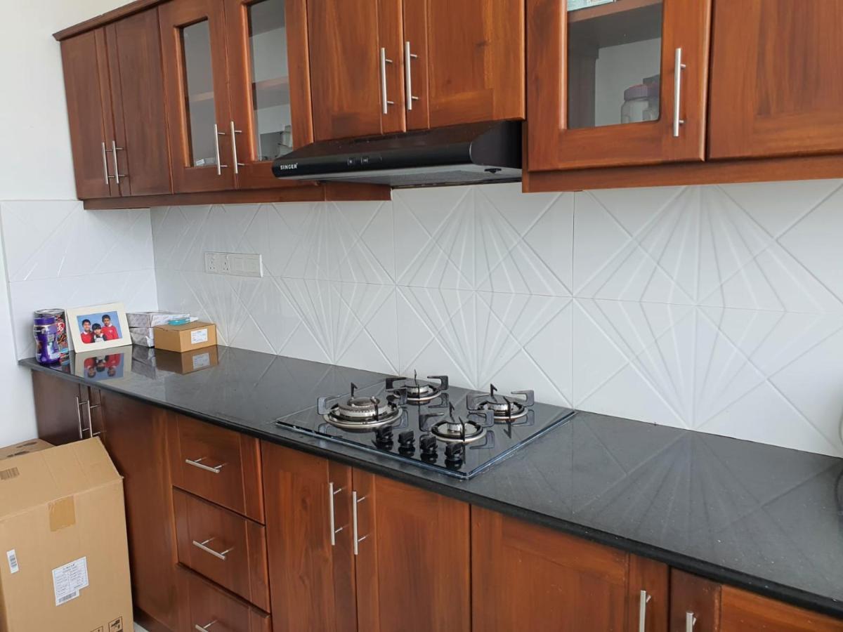 New 2 Bedroom Apartment, 100M Away From The Beach Dehiwala-Mount Lavinia ภายนอก รูปภาพ