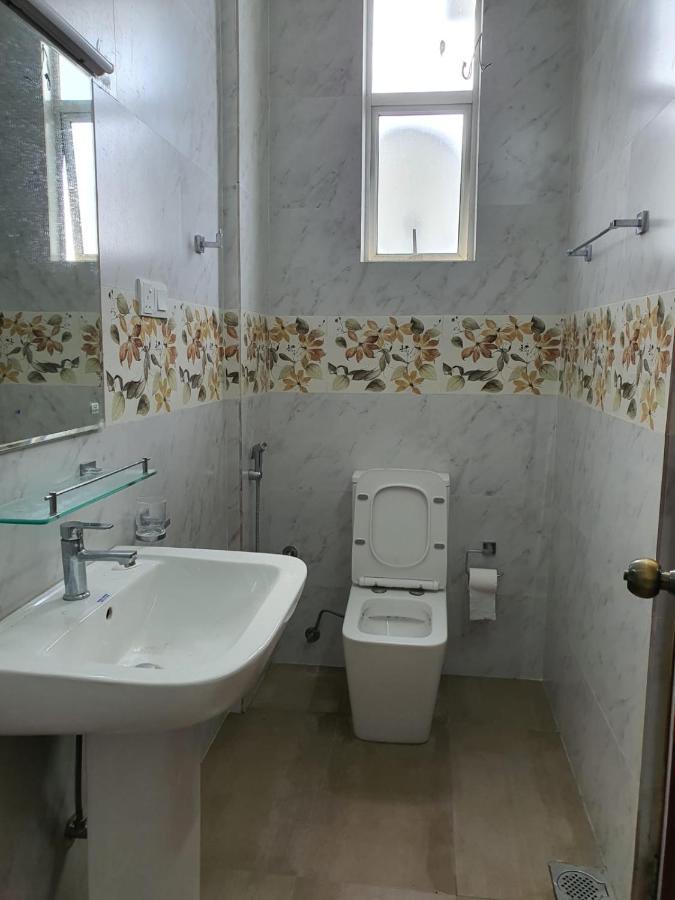 New 2 Bedroom Apartment, 100M Away From The Beach Dehiwala-Mount Lavinia ภายนอก รูปภาพ